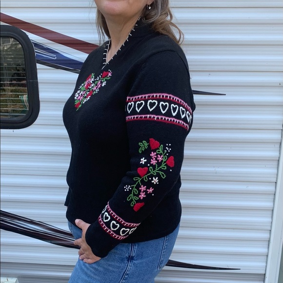 Orvis Sweater Heart, flower, and Pearl embellished sweater Size Large - Picture 2 of 6